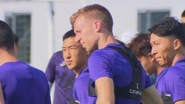 嫩模被强到高潮呻吟不断故事